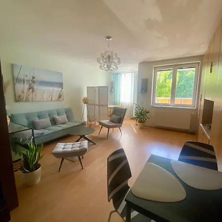 Lägenhet Spacious Sunny